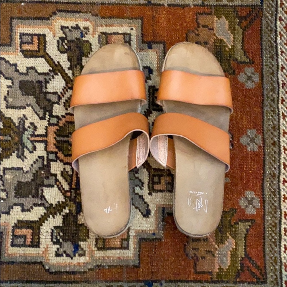 Leather strappy platform sandals
